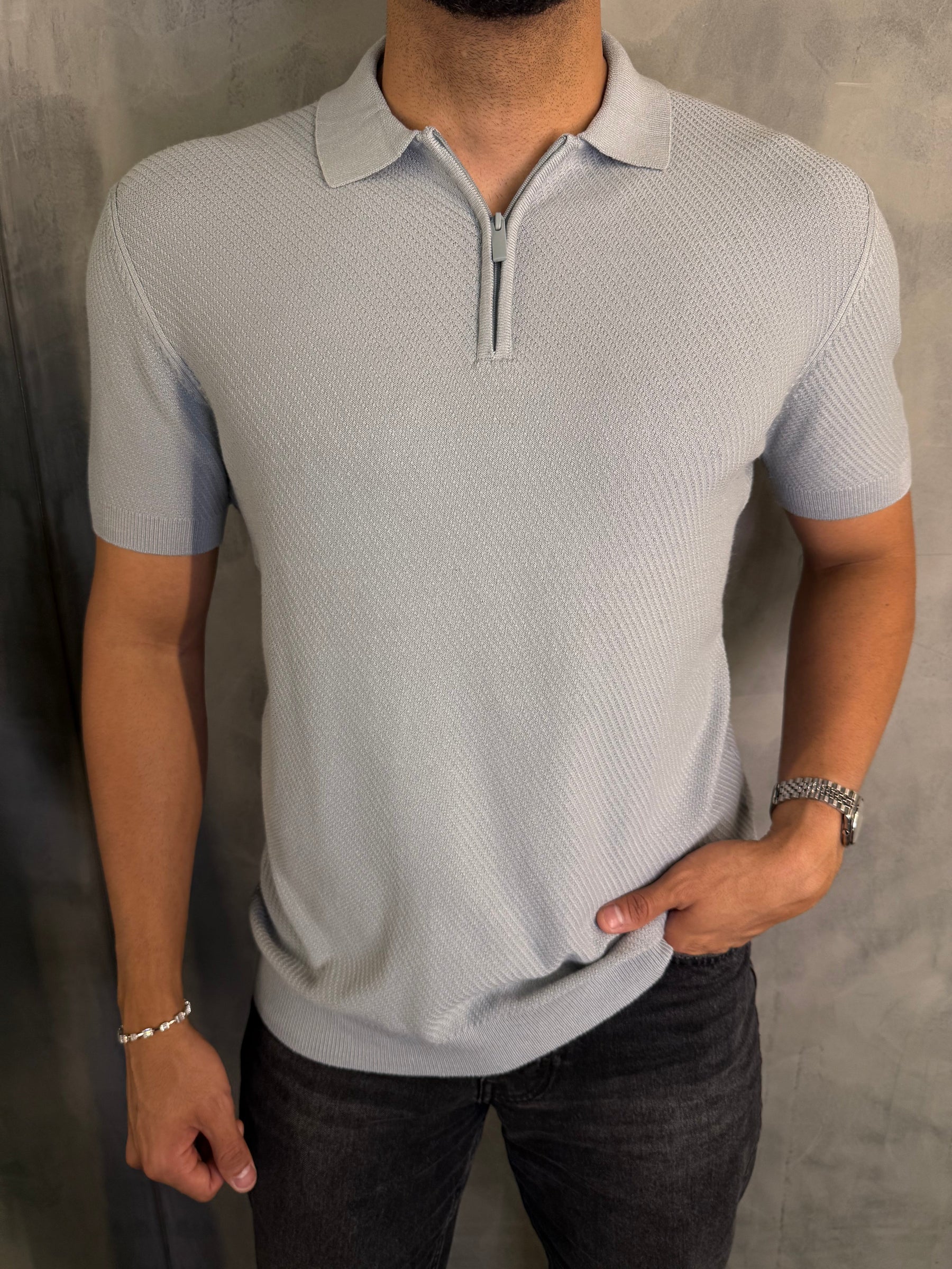 POLO TRICOT ZIPER TEXTURIZADA PONTO H