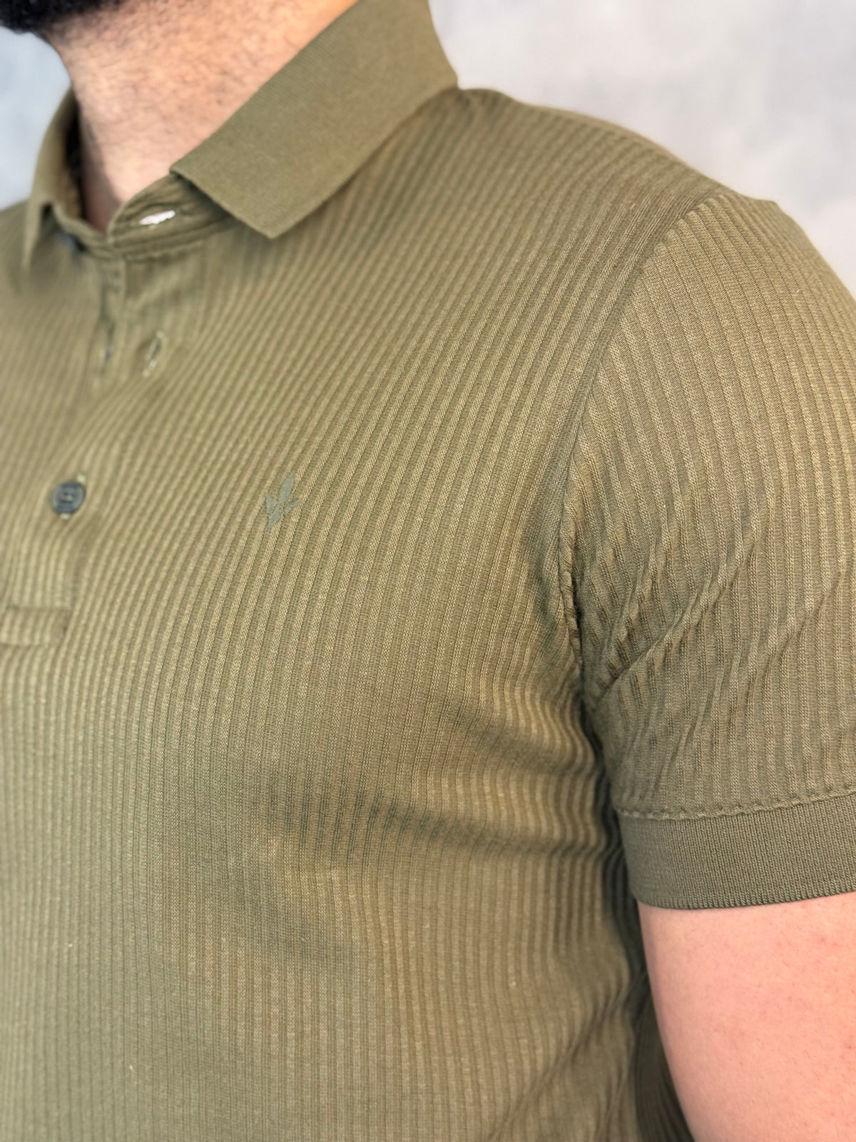 POLO REGULAR COTELÊ DLZ VERDE CROCO