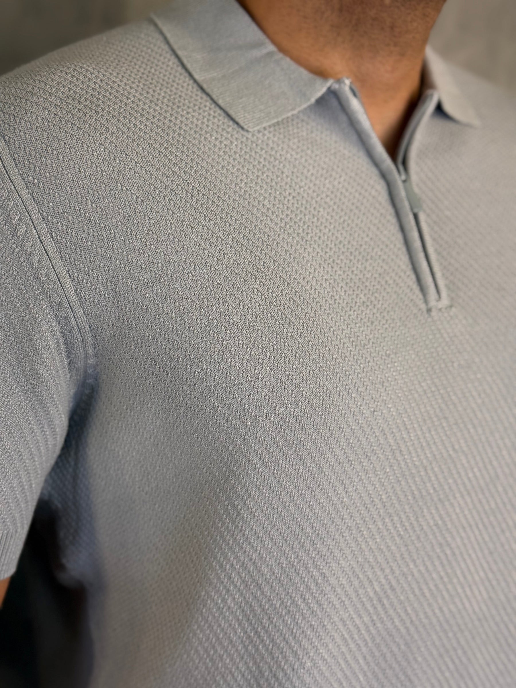 POLO TRICOT ZIPER TEXTURIZADA PONTO H