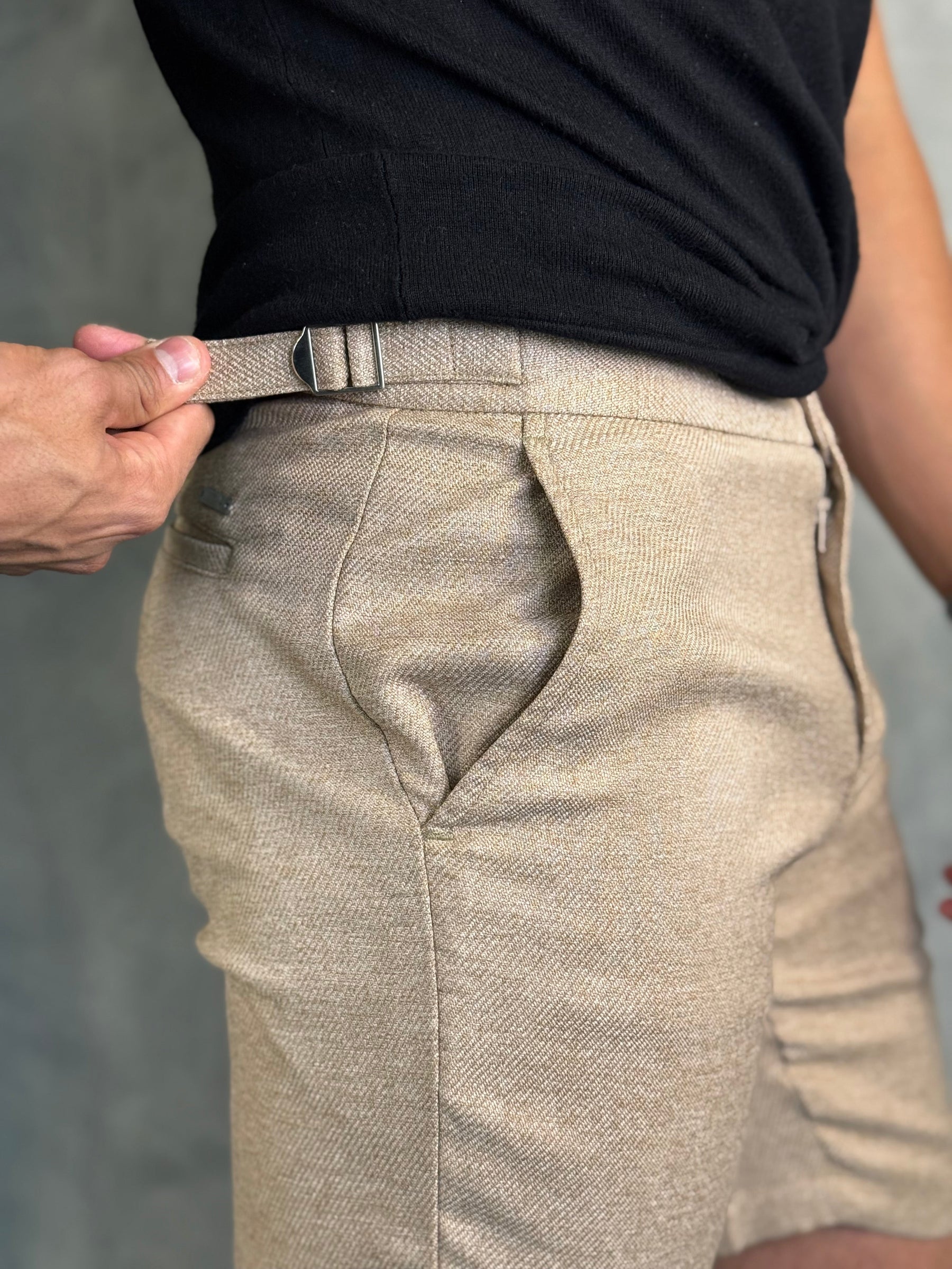 BERMUDA ALF. TEXTURA AJUSTE FIVELA PONTO H BEGE